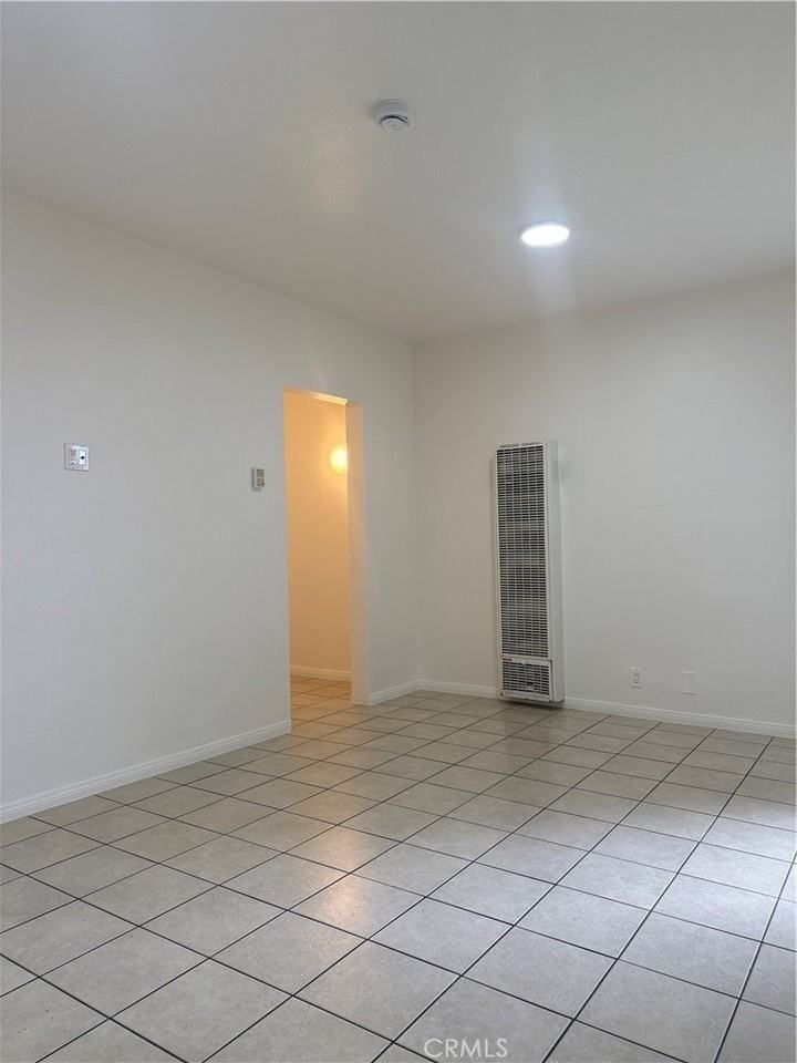 1880 Pine Ave #9 - Photo 5 of 15