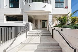 featured image of 4214 Fulton Ave #203