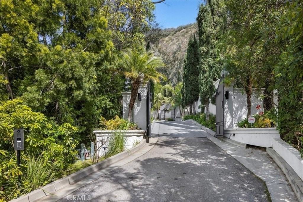 1756 Clear View Dr - Photo 4 of 50