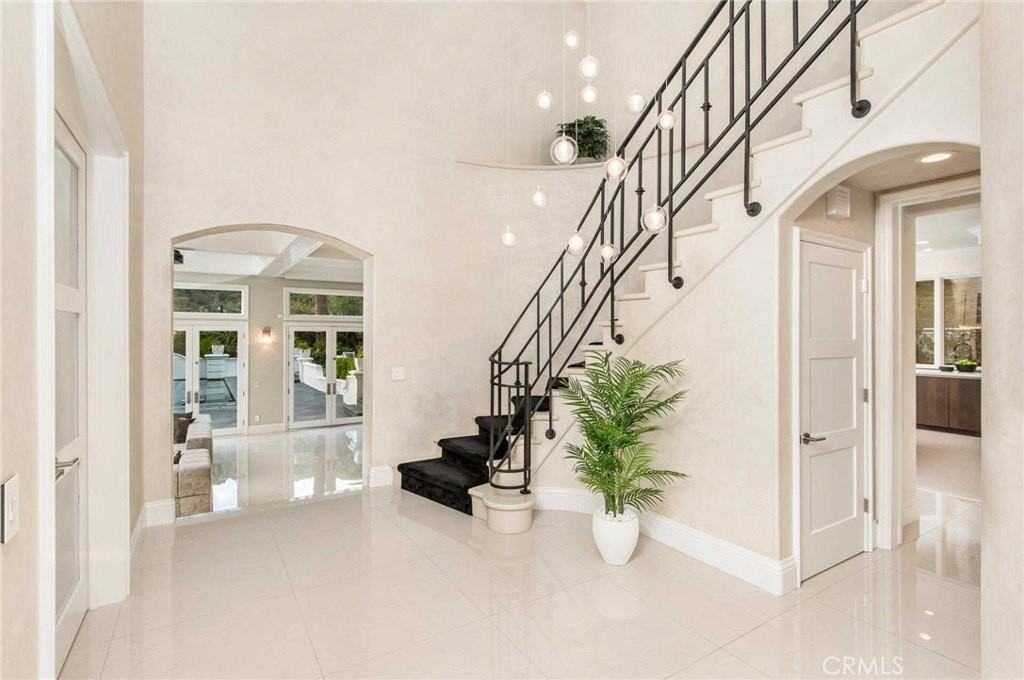 1756 Clear View Dr - Photo 6 of 50