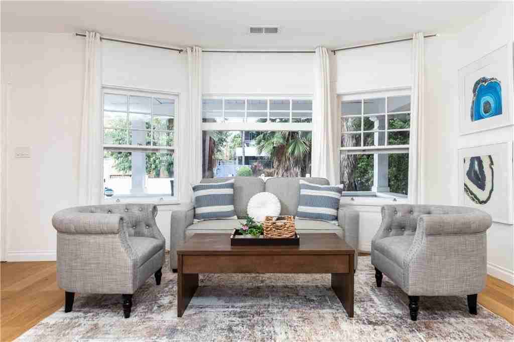 6008 Carlton Way - Photo 5 of 29