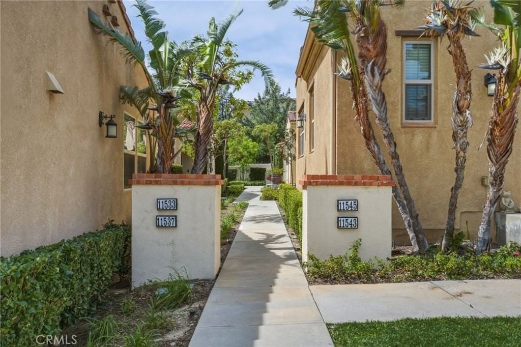 11537 Amalfi Way - Photo 4 of 35