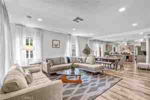 featured image of 422 W Bencamp St