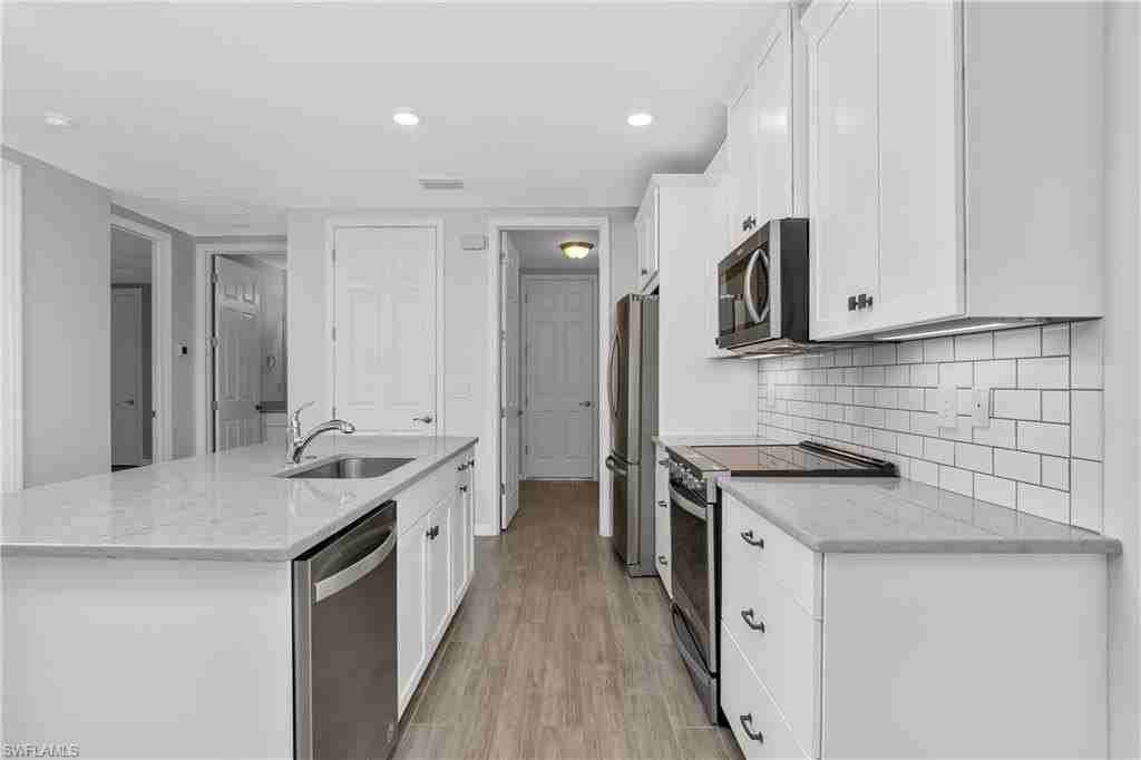 14559 Edgewater Cir - Photo 4 of 47