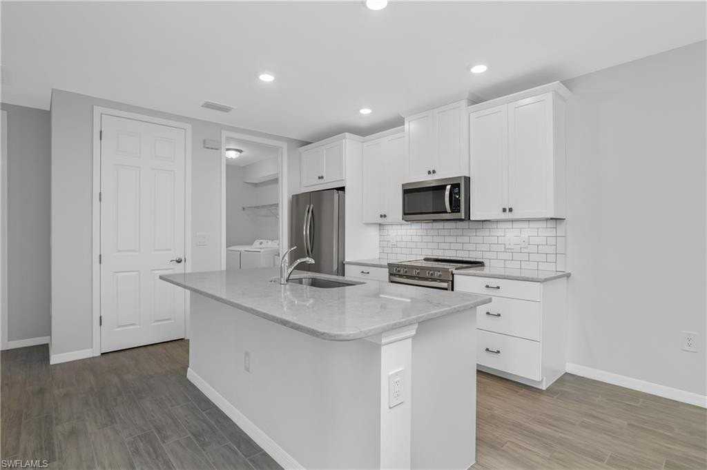 14559 Edgewater Cir - Photo 5 of 47