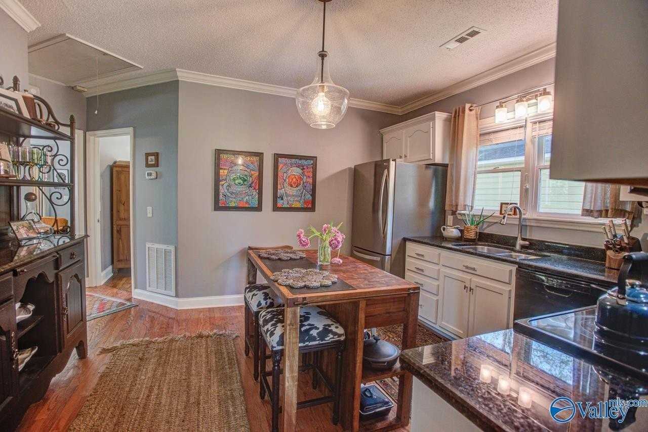 1605 Mccullough Ave Ne - Photo 6 of 21