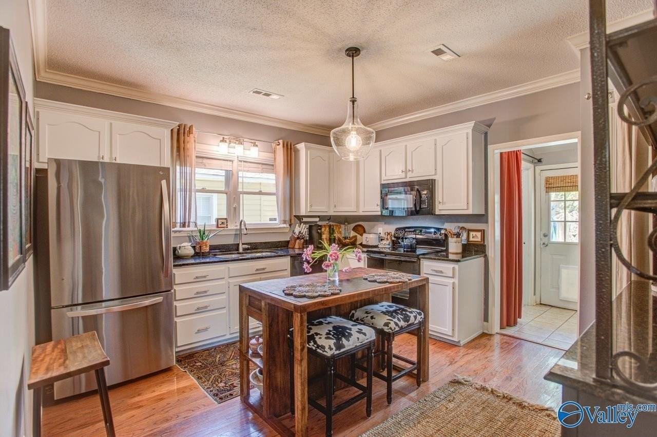 1605 Mccullough Ave Ne - Photo 7 of 21