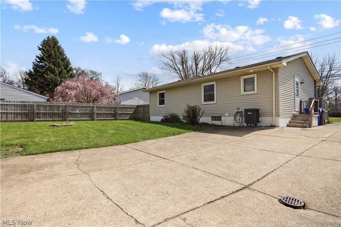 17050 Sheldon Rd - Photo 5 of 37