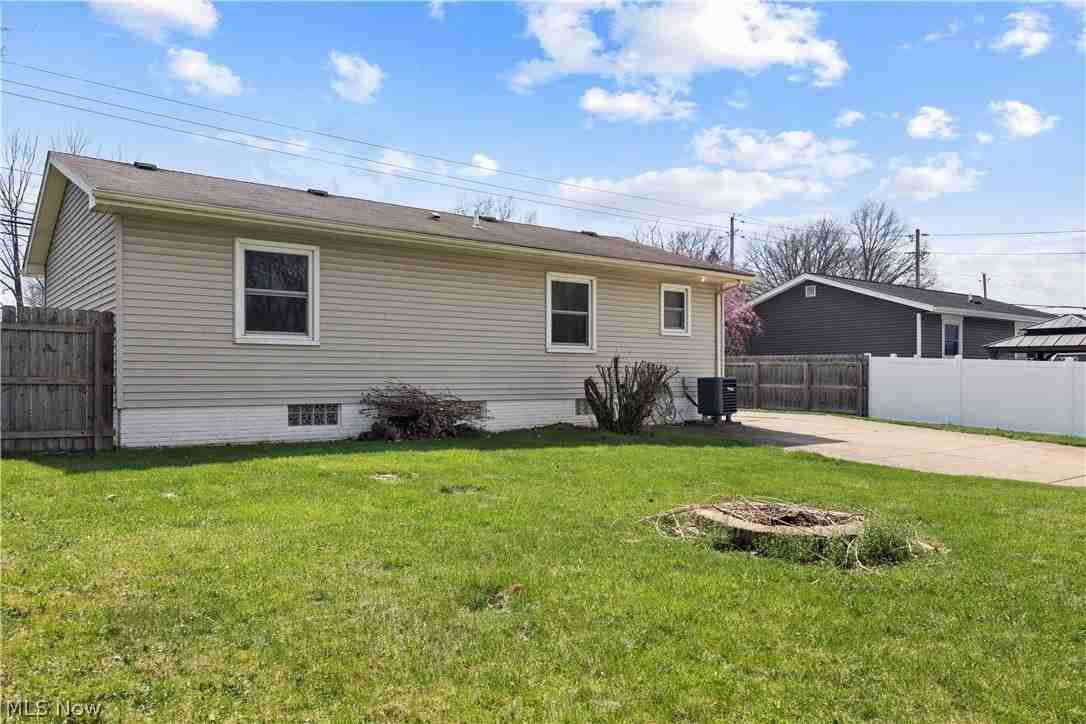 17050 Sheldon Rd - Photo 6 of 37