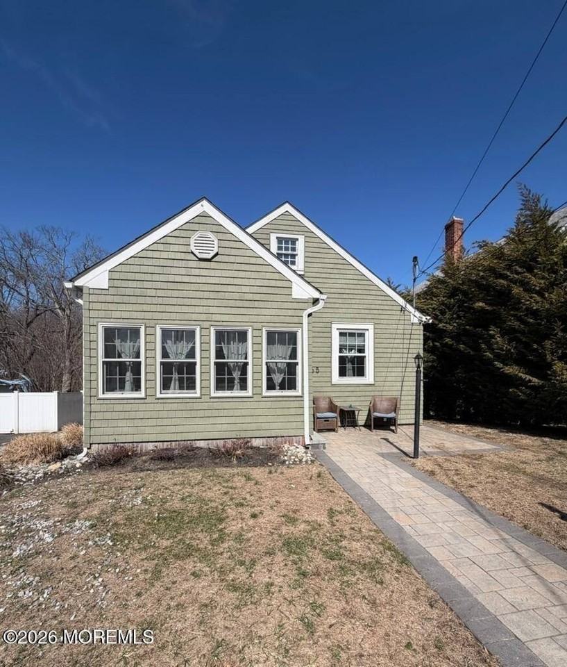 365 Lake Ave - Photo 2 of 3