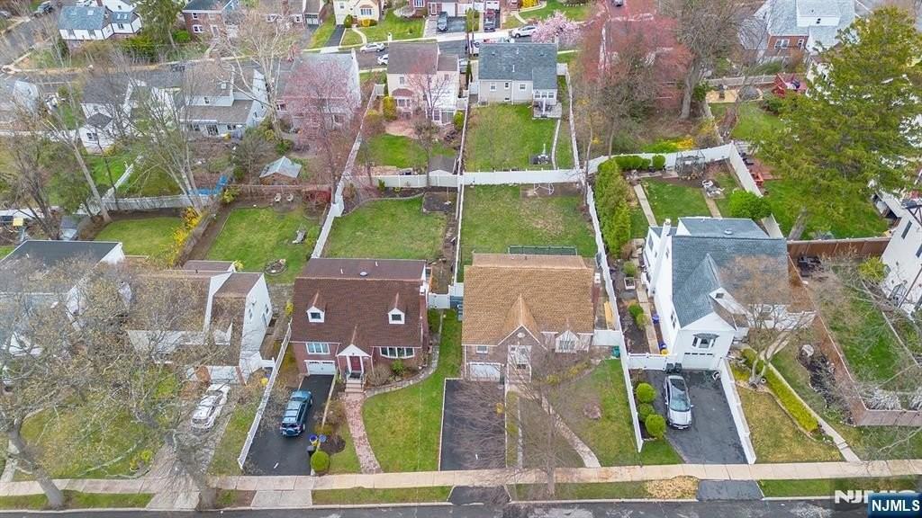 515 North St - Photo 2 of 35