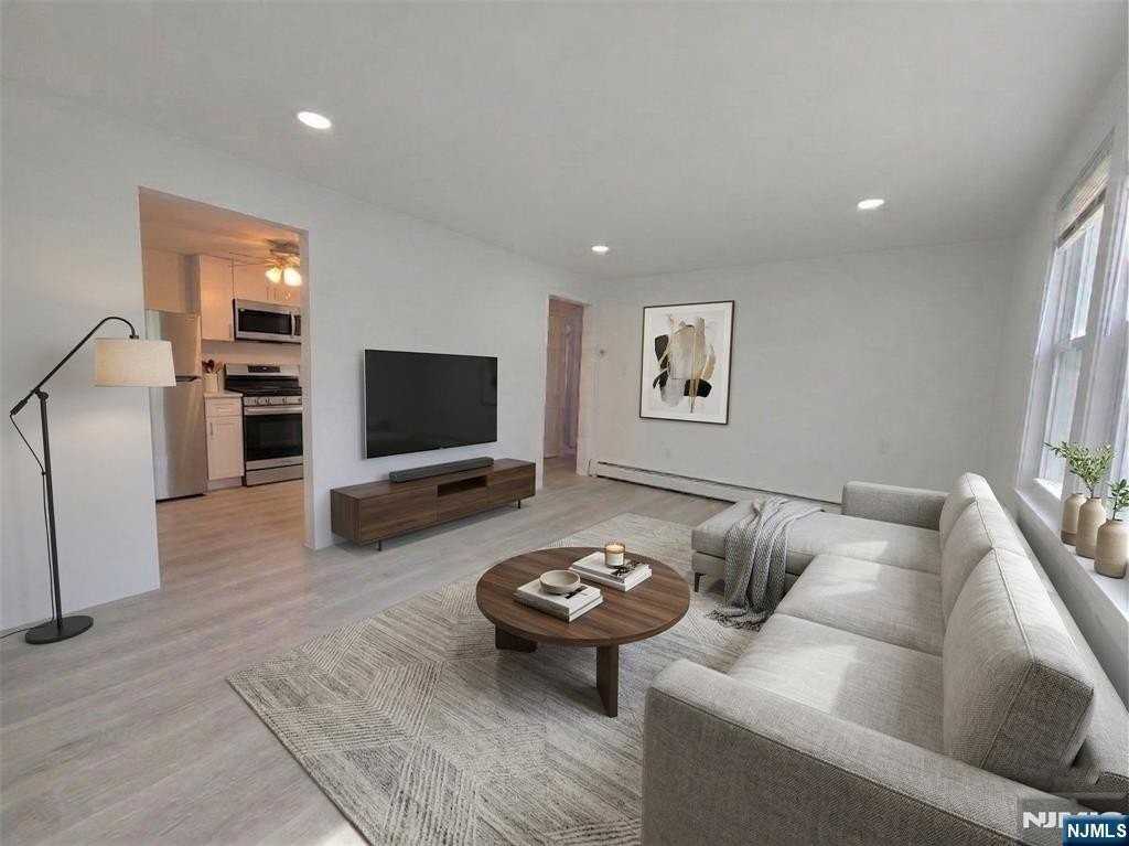 683 Kingsland Ave - Photo 4 of 13