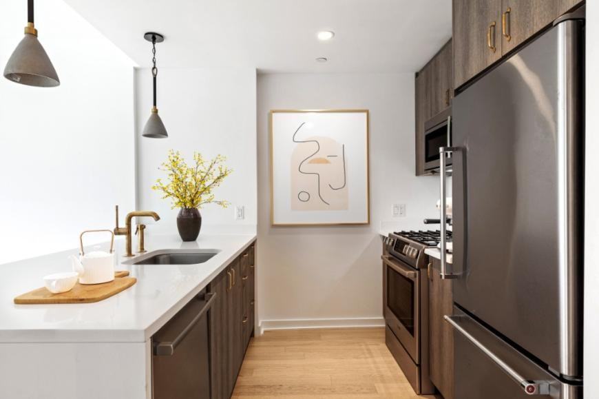 515 W 38th St - Photo 2 of 10