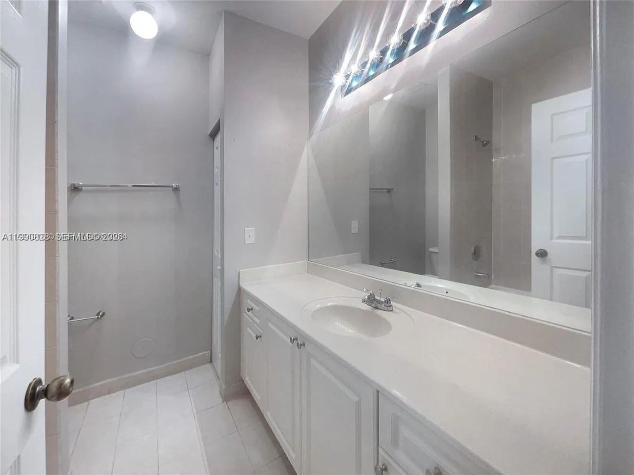 2730 Ne 4th St - Photo 2 of 8