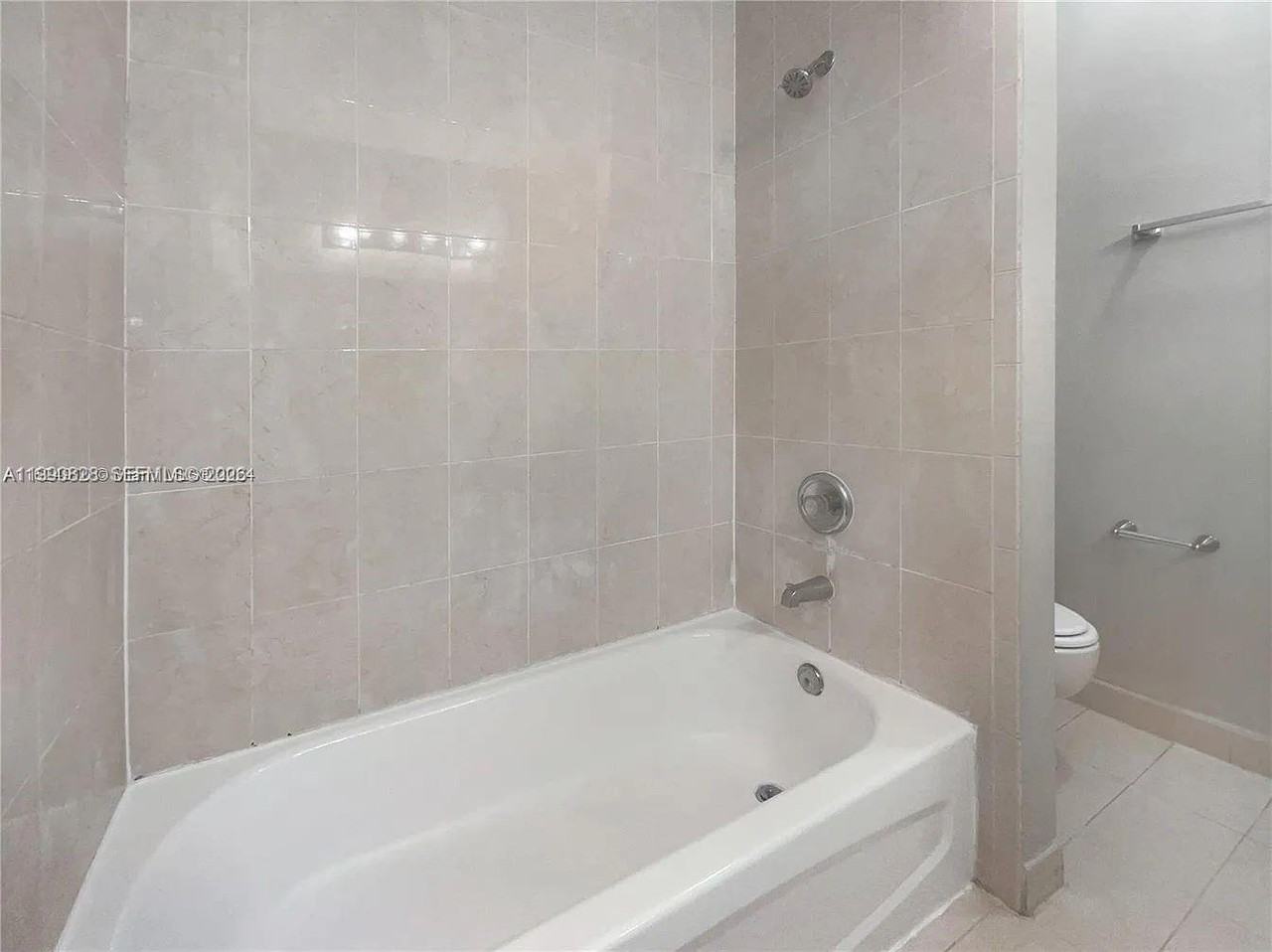 2730 Ne 4th St - Photo 3 of 8