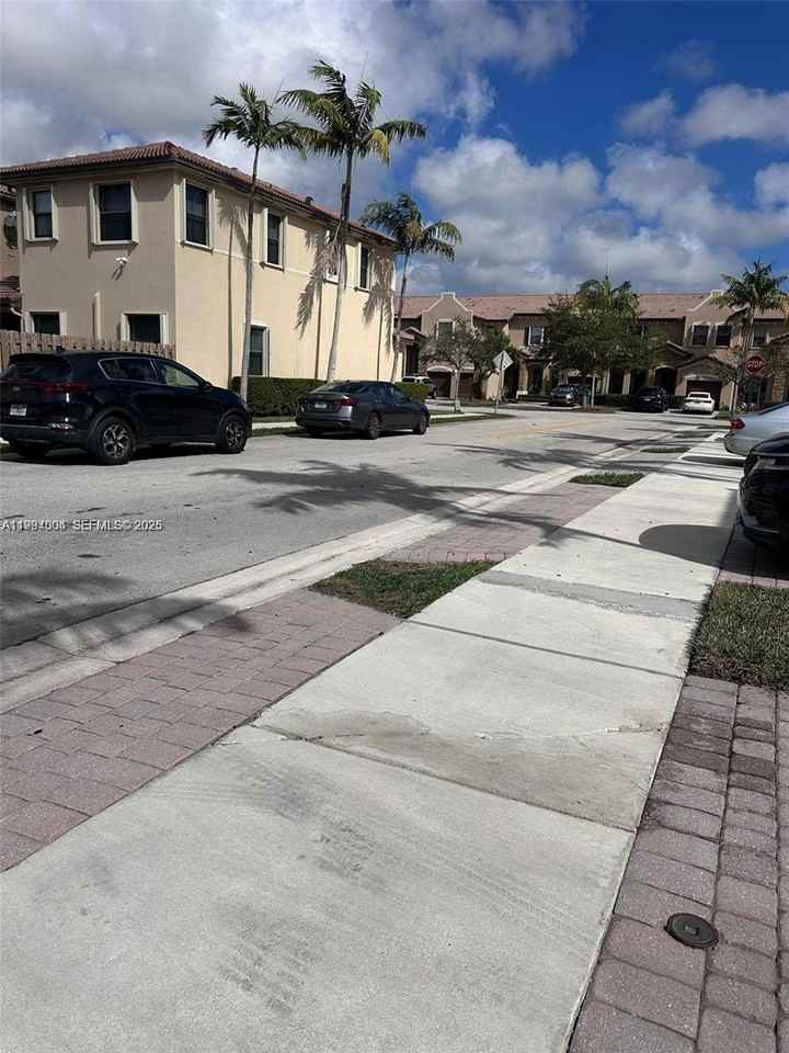 11440 Sw 239th Ln - Photo 2 of 8
