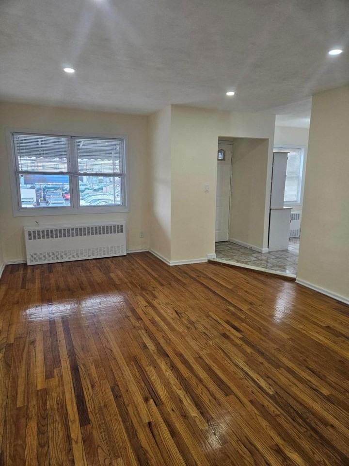 4241 191st St - Photo 2 of 10