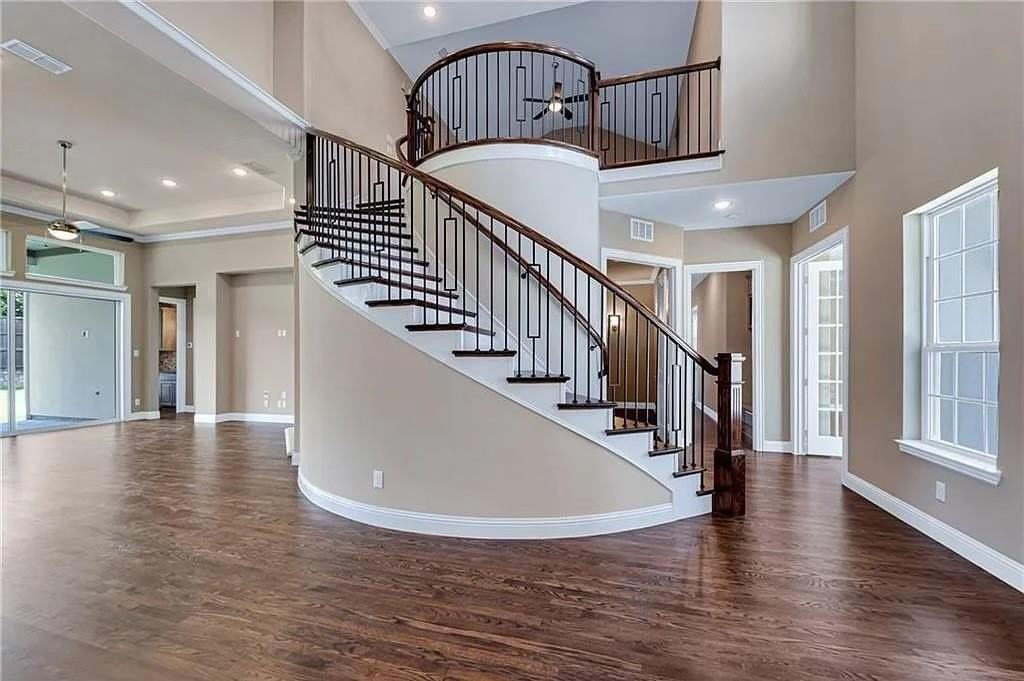 6347 Francis Ln - Photo 3 of 21