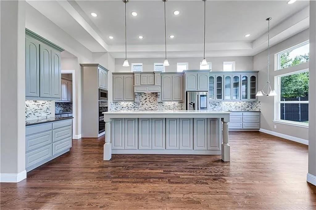 6347 Francis Ln - Photo 5 of 21