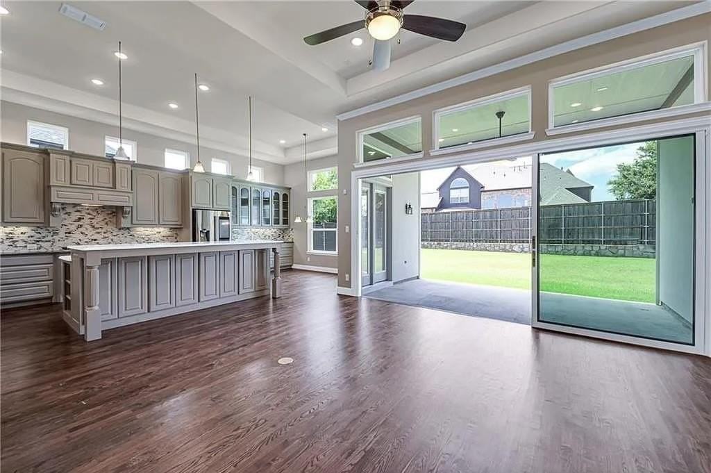 6347 Francis Ln - Photo 6 of 21