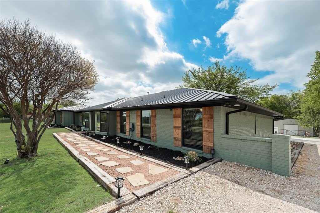 850 E Lucas Rd - Photo 3 of 39