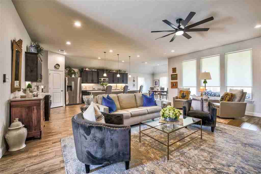 1301 Blanco Trl - Photo 3 of 19