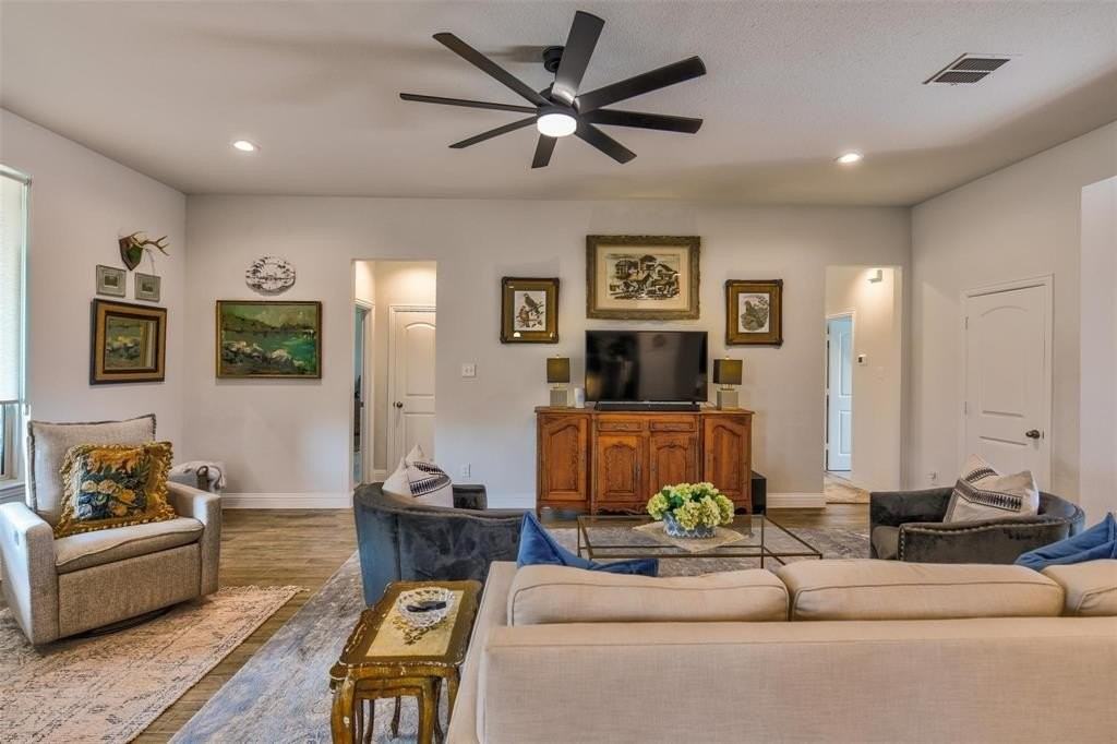 1301 Blanco Trl - Photo 5 of 19