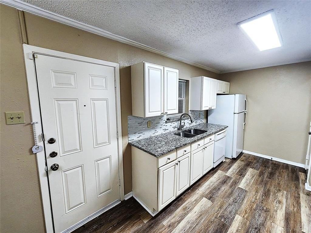 127 Cooper St - Photo 2 of 21