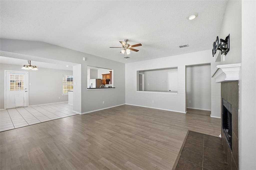 1665 Crown Point Dr - Photo 2 of 20