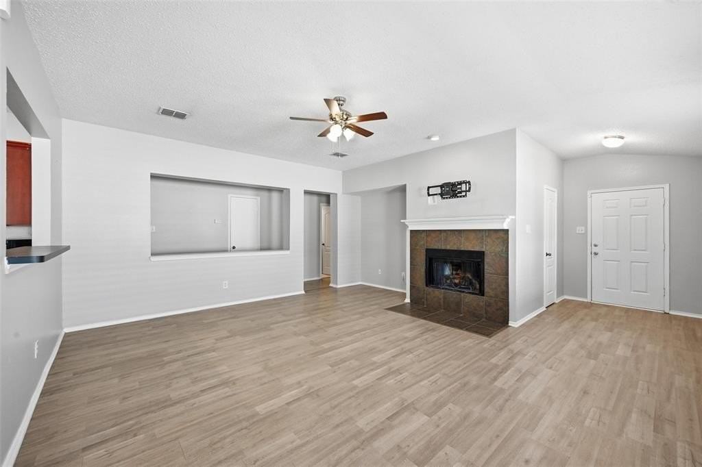 1665 Crown Point Dr - Photo 4 of 20