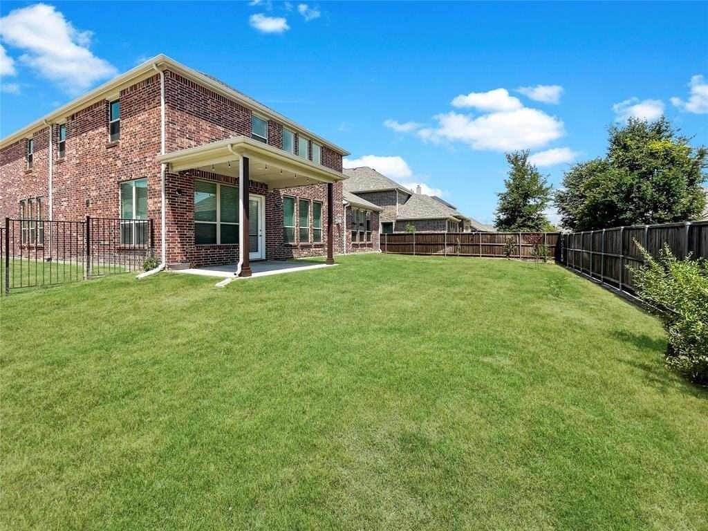 10826 Pattison Dr - Photo 4 of 40