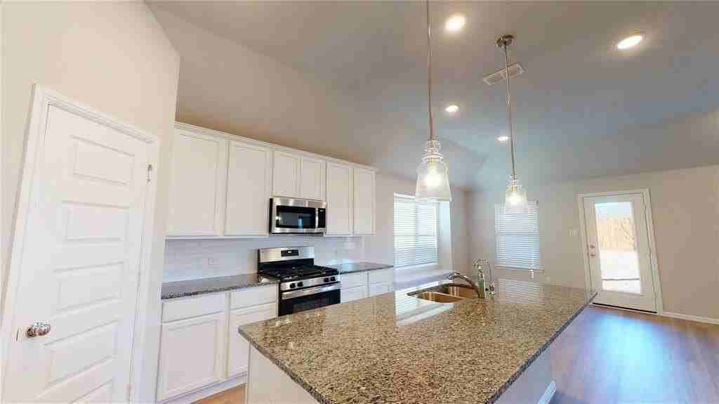 2404 Chapel Oaks Dr - Photo 4 of 18