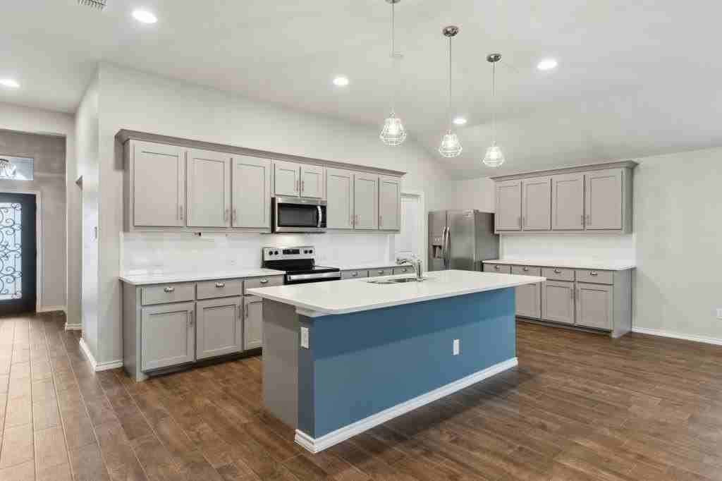 3421 Riverside Dr - Photo 3 of 37