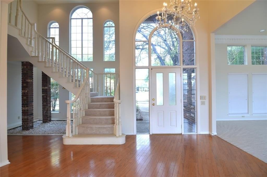 7000 Ivory Ct - Photo 2 of 30