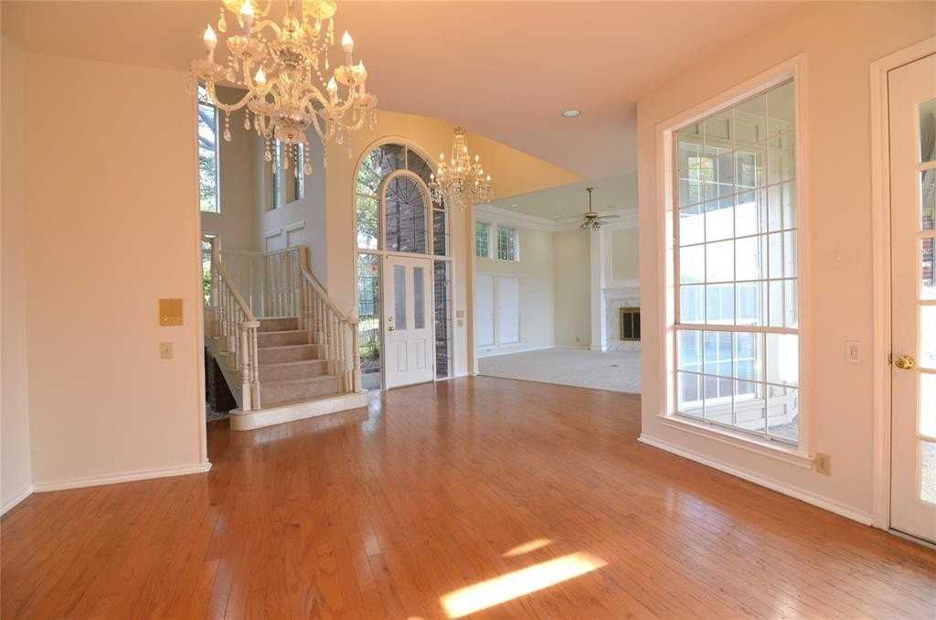 7000 Ivory Ct - Photo 5 of 30