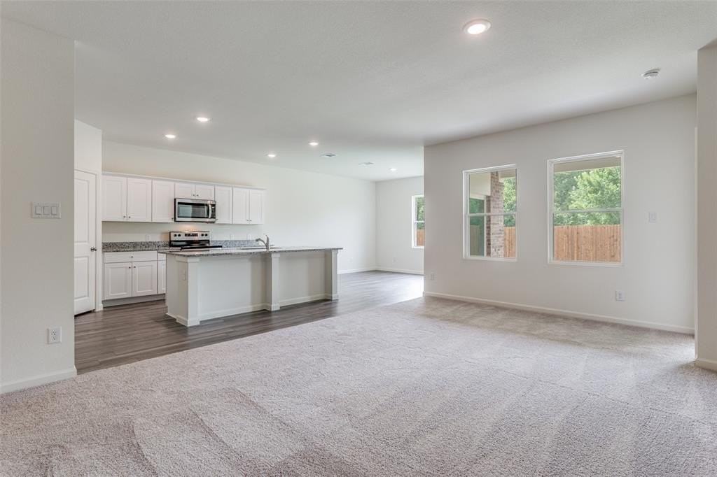 41 Glen Crossing Rd - Photo 4 of 12