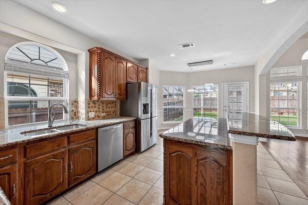 9821 Nolina Rd - Photo 6 of 40