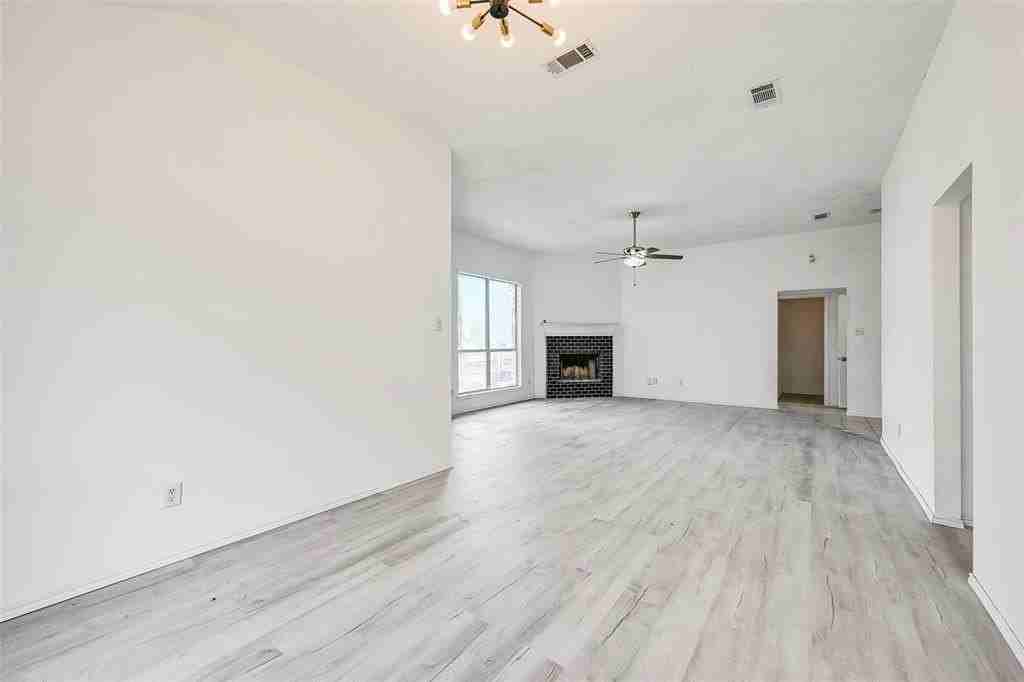 809 Elbe Dr - Photo 2 of 20