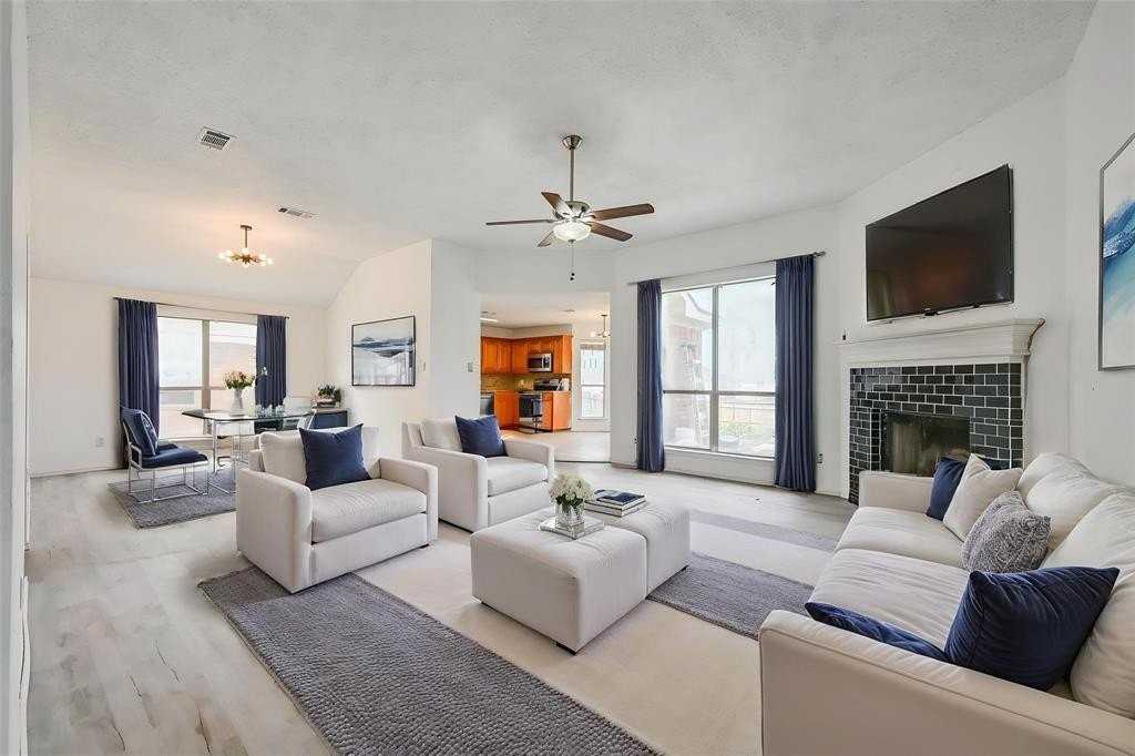 809 Elbe Dr - Photo 3 of 20