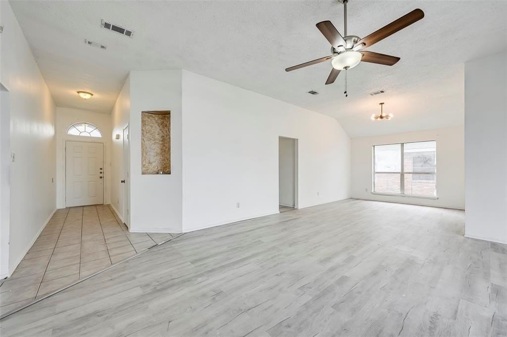 809 Elbe Dr - Photo 5 of 20