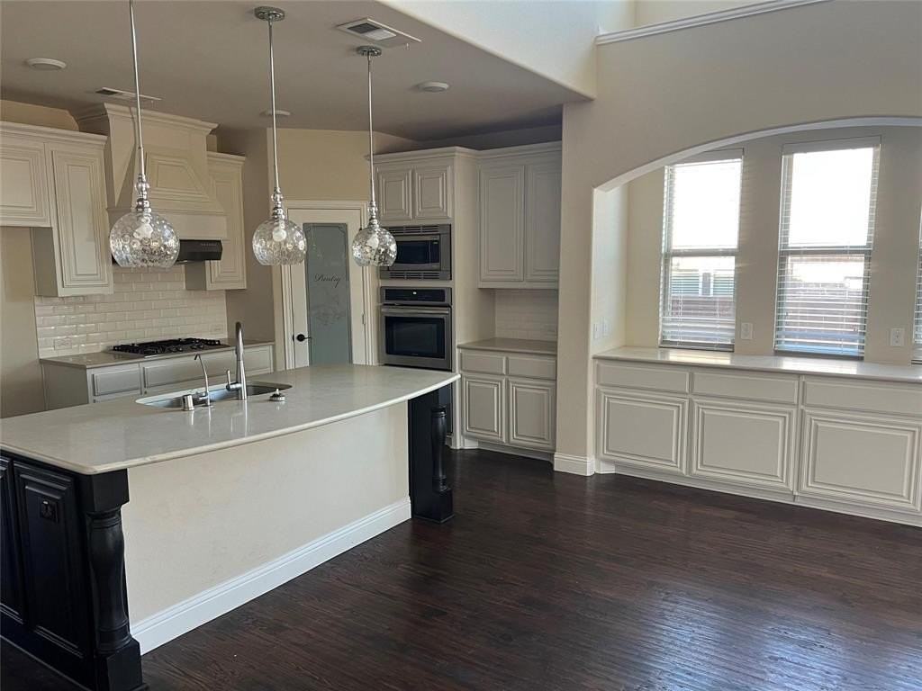 1319 Lantern Faith Dr - Photo 7 of 19