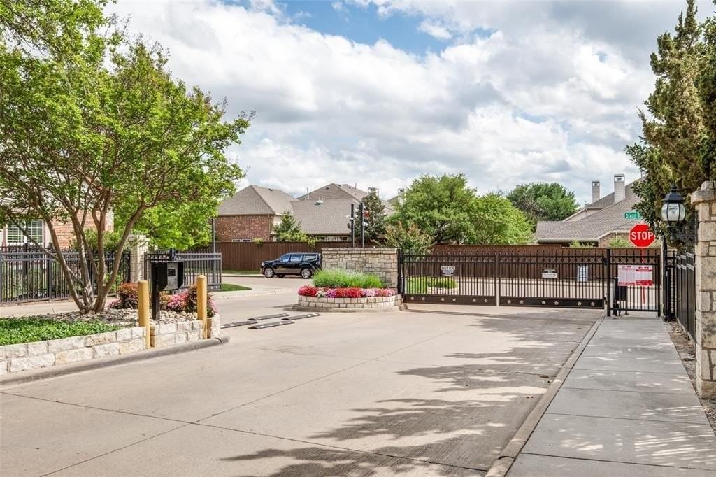 11301 Dinsdale Dr - Photo 3 of 25