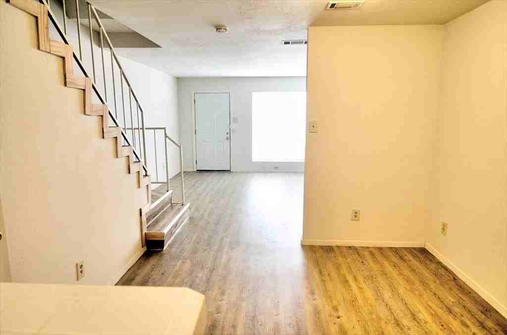 9563 Olde Towne Row - Photo 3 of 7