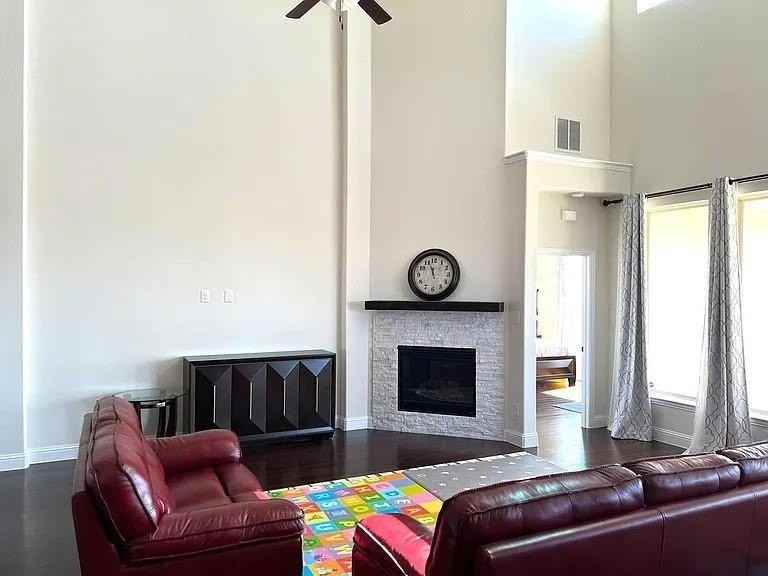 3605 Venetian Ct - Photo 3 of 16