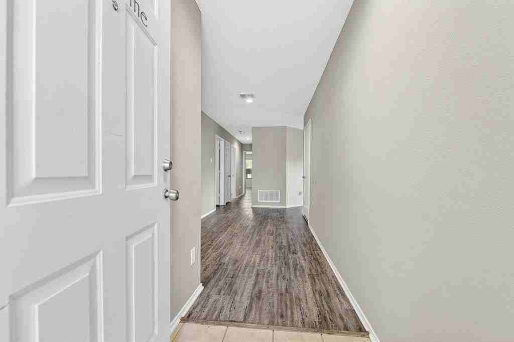 1444 Sun Breeze Dr - Photo 5 of 40