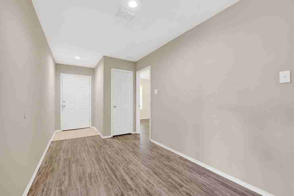 1444 Sun Breeze Dr - Photo 6 of 40