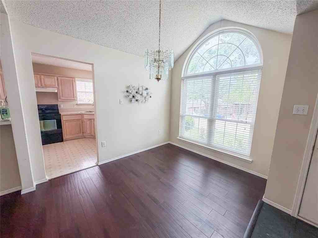 554 Valley View Dr - Photo 4 of 22