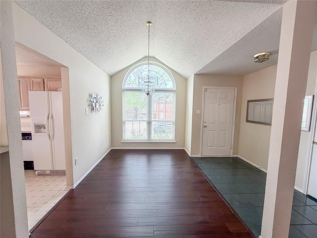 554 Valley View Dr - Photo 5 of 22