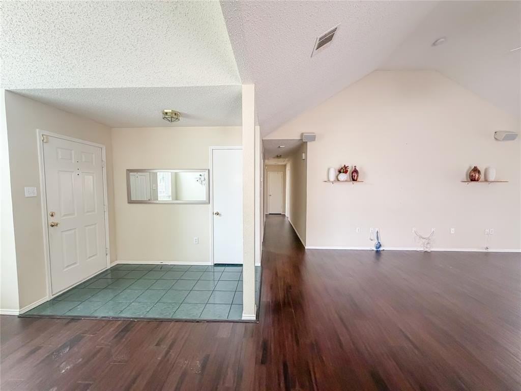 554 Valley View Dr - Photo 6 of 22