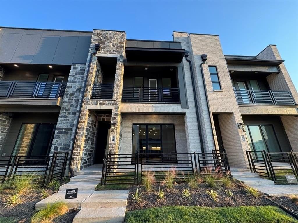 1289 Doris May Dr - Photo 2 of 37